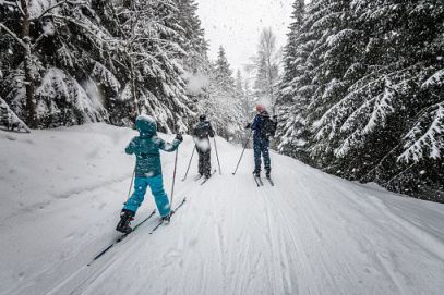 冬の娯楽、スキーツアーについて